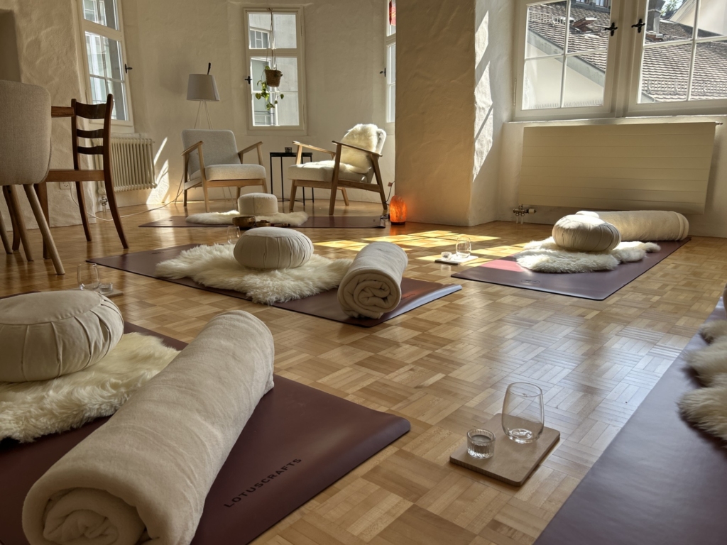 Achtsamkeit, Yoga, Yin Yoga, Yoga Nidra, Klangschalen, Klangmeditation, Klangmassage, Meditationskurs, Anfänger, St. Gallen
