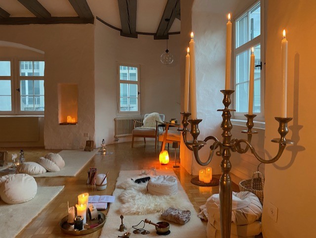 Achtsamkeit, Yoga, Yin Yoga, Yoga Nidra, Klangschalen, Klangmeditation, Klangmassage, Meditationskurs, Anfänger, St. Gallen, Kurs buchen, Psychologische Beratung St. Gallen