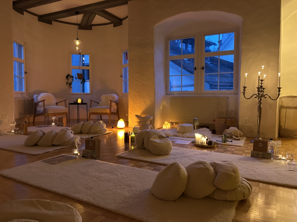 psychologische Beratung St. Gallen, Paarberatung St. Gallen, Achtsamkeit, Meditation, Meditationskurs, Yin Yoga, Yoga nidra, Klangmassage