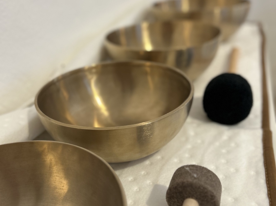 Klangschalen, Klangmeditation, Achtsamkeit, Klangmassage, Meditationskurs, Anfänger, St. Gallen, Klangbad, Klangschalen, Klangreise